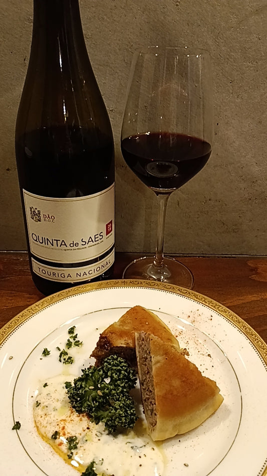 ２０２６年３月　【ペアリング】月替わり赤ワイン  カニサス・レッド　（キンタ・デ・サイス）　2018　赤　ポルトガル産