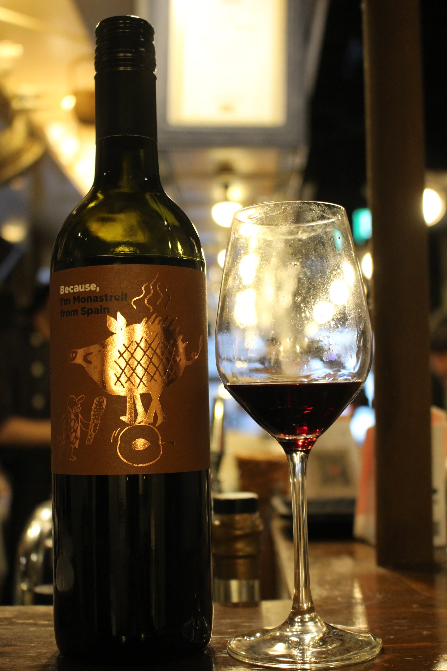 ２０２５年１０月　月替わり赤ワイン  ビコーズ　ワイン　シリーズ　Because, Wine Series  アイム・モナストレル from スペイン　赤  スペイン産